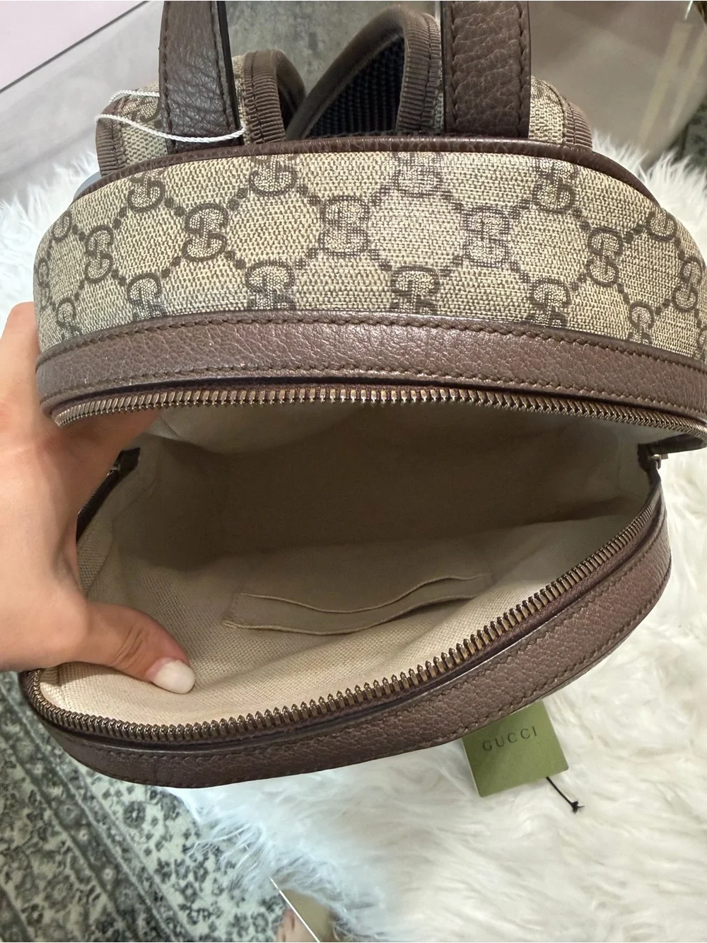 Gucci iconic gg